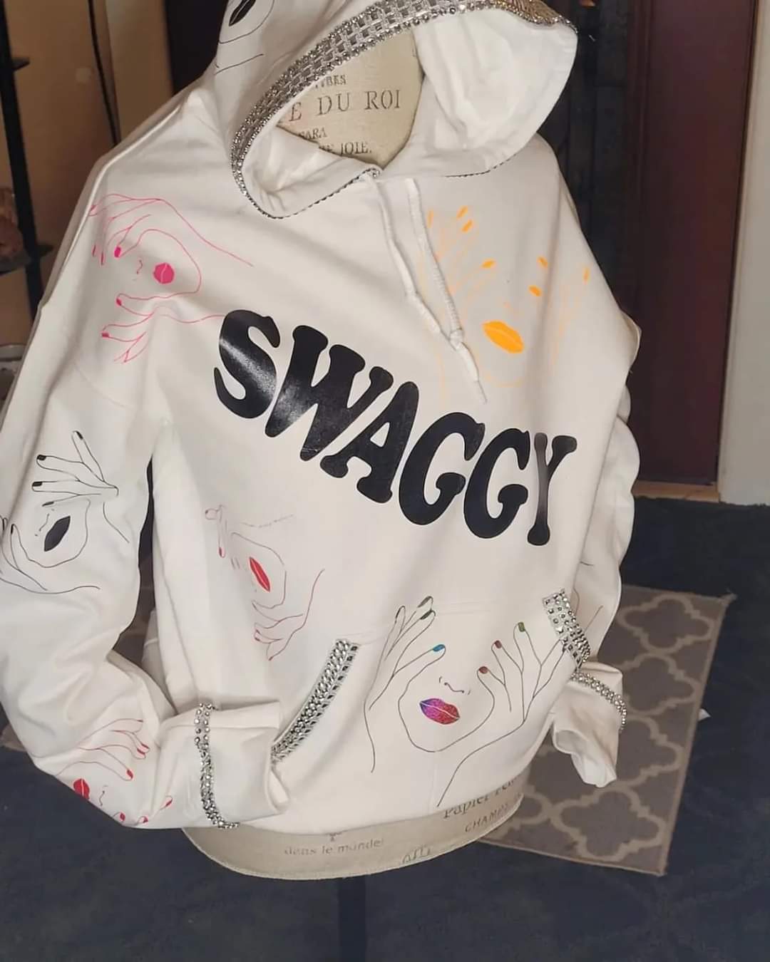 Swaggy, many faces sweatshirts