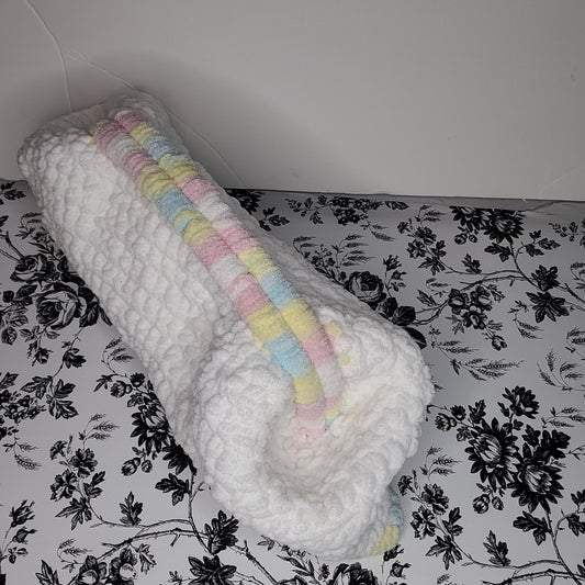 Fuzzy clutch bag in white